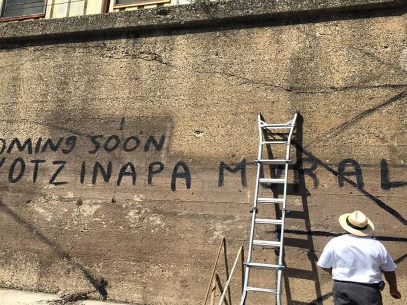 Inauguración de mural de los 43 estudiantes desaparecidos de Ayotzinapa en Pilsen, Chicago