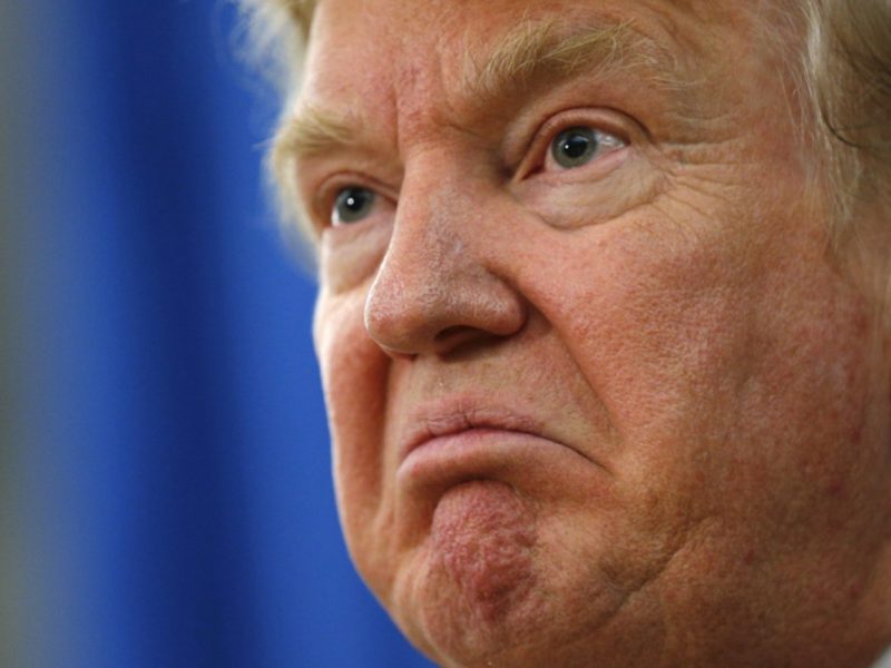 La juez federal Ketanji Brown Jackson, bloqueó el intento de Trump para ampliar el proceso que acelera a los migrantes indocumentados su deportación