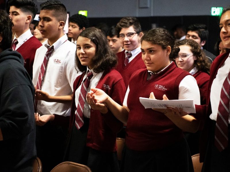 La educación católica no se trata solamente de proporcionar “información”, sino de propiciar una “transformación” en los jóvenes