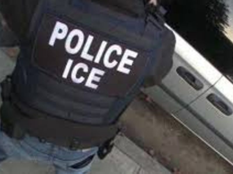 Sin una orden judicial, la migra rompió el vidrio de la camioneta de Omar y lo arrebató de lo brazos de sus hijos y esposa