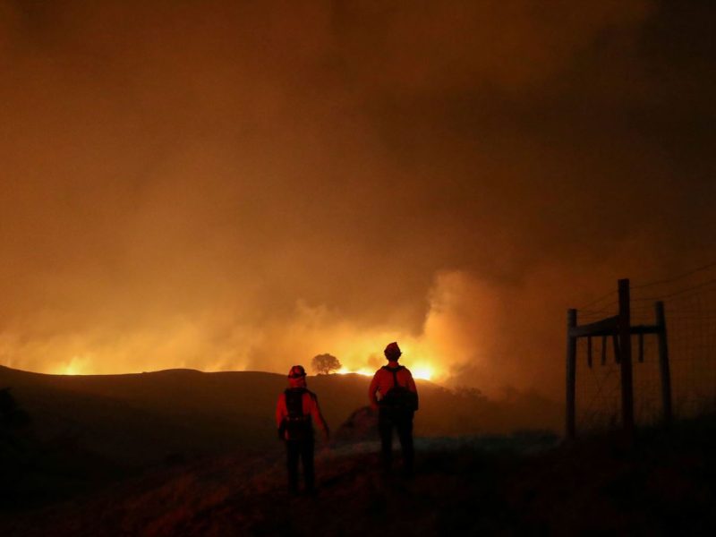 Emitieron alerta roja en California por incendios forestales.