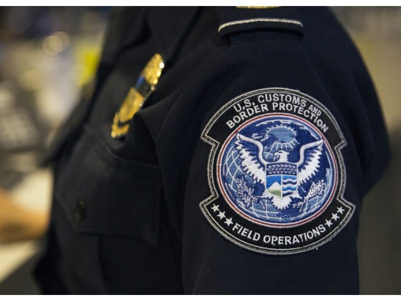 La mujer fue llevada a un hospital del área donde recibió tratamiento y murió mientras estaba bajo custodia de la Patrulla Fronteriza, según la CBP.