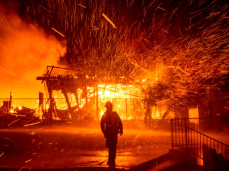 Diez incendios forestales activos en California/Voz de América