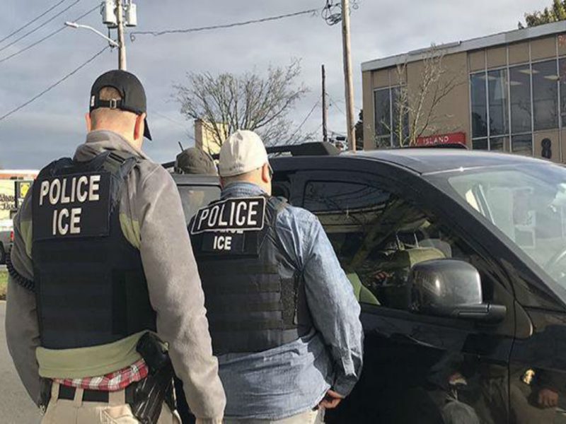 A pesar de que las escuelas son consideradas un área “sensible” para que agentes de ICE puedan ingresar, miembros de la agencia pretendían obtener datos