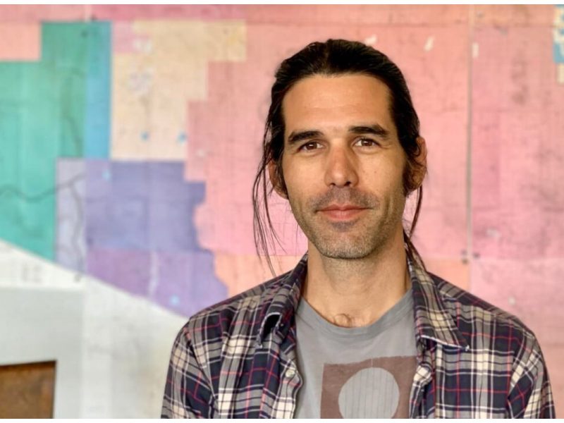 Scott Warren fue acusado por tráfico de extranjeros y fue enjuiciado ese mismo mes y el proceso concluyó cuando el jurado no pudo ponerse de acuerdo