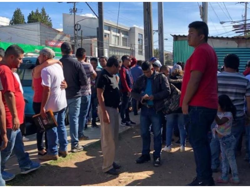 Un grupo de guatemaltecos que fue deportado desde Estados Unidos a Ciudad Guatemala. Foto: Eugenia Sagastume/VOA.