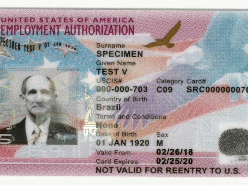 DHS propuso a la agencia que los migrantes que enfrentan una orden de expulsión pero tienen libertad temporal, perderán la autorización de empleo