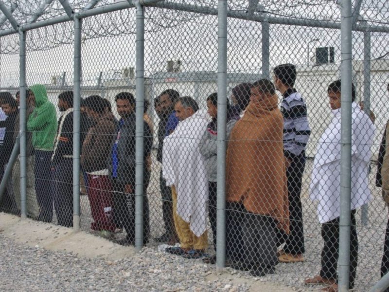 CBP presionó a oficiales de asilo para denegar entrada de migrantes que afirman tener miedo