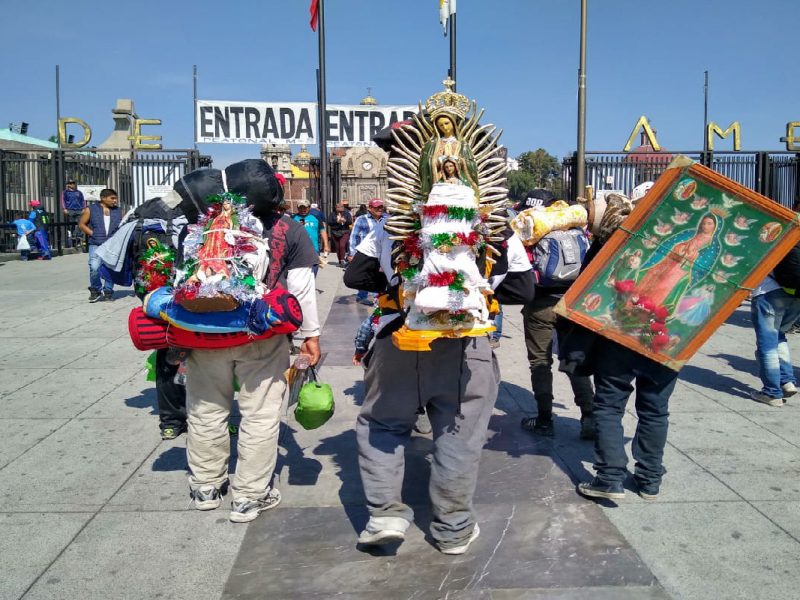 Peregrinos acuden a la Basílica para agradecer a la Virgen de Guadalupe