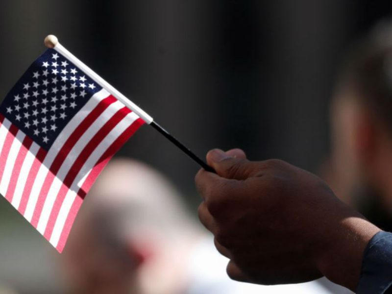 Esta organización te ayuda a estudiar para tu examen de ciudadanía | Foto: Voz de América / Reuters