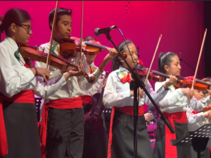 La academia, dirigida por el “Mariachi Los Mora Arriaga”, prepara a los niños que sienten el efecto de la música en sus vidas