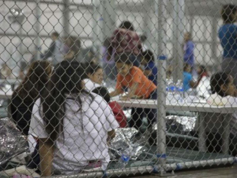 Agentes de ICE entran a albergues de menores no acompañados para obtener datos de sus familiares