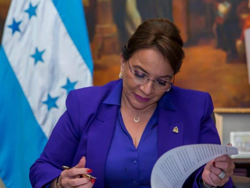 Xiomara Castro declaró que Honduras podría cabiar sus políticas de cooperación con EE UU si Trump comienza con las deportaciones masivas