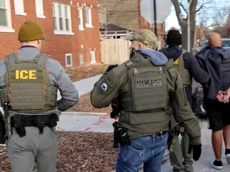 ICE está en las calles, en los trabajos y en las casas, cambiando la forma en la que arresta migrantes en estados demócratas | Foto: Voz de América