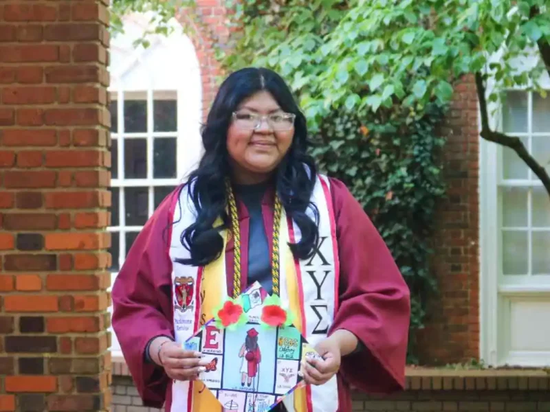 Gisselle García-José es una joven indocumentada destacada que obtuvo su licenciatura en Elon University