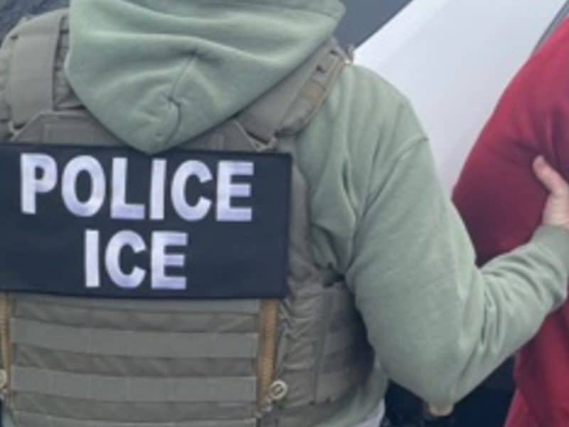 ICE detiene a migrante con permiso de trabajo