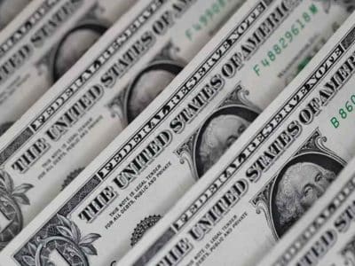 El salario mínimo se mantendrá en 7.25 por hora en 2026 | imagen de depositphotos