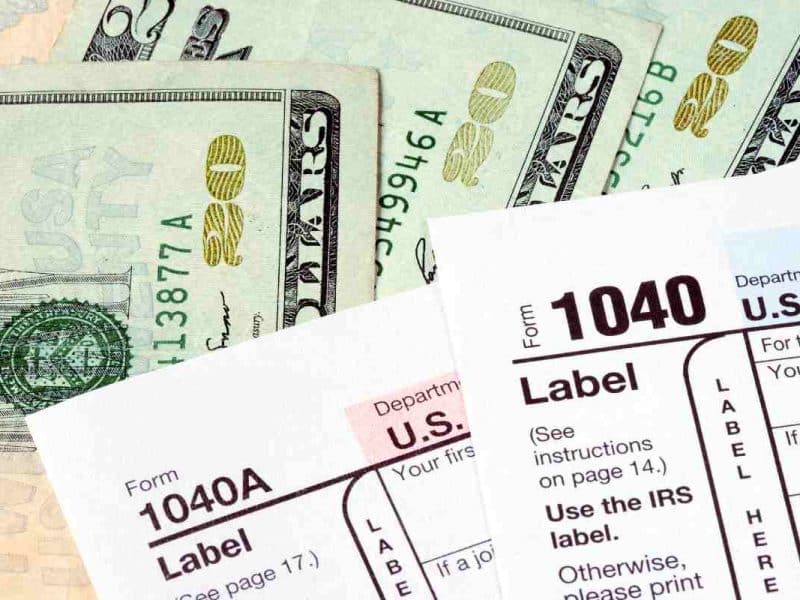 los migrantes pagan taxes