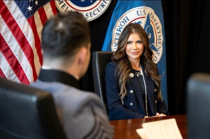 Kristi Noem, pidió públicamente al gobernador de California, Gavin Newsom l Foto: Perfil de "X" de Kristi Noem