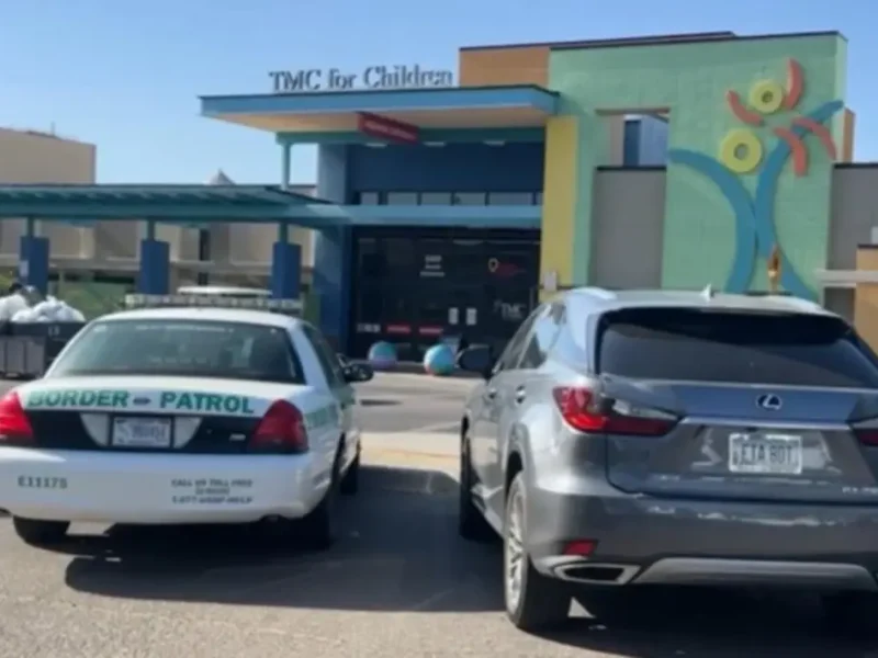 Madre migrante es detenida en Arizona tras dar a luz