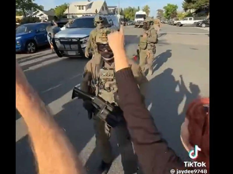 Vecinos impiden redada de ICE en San Diego California | Foto: Captura de pantalla