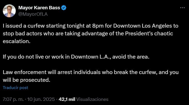 toque de queda en Los Ángeles 