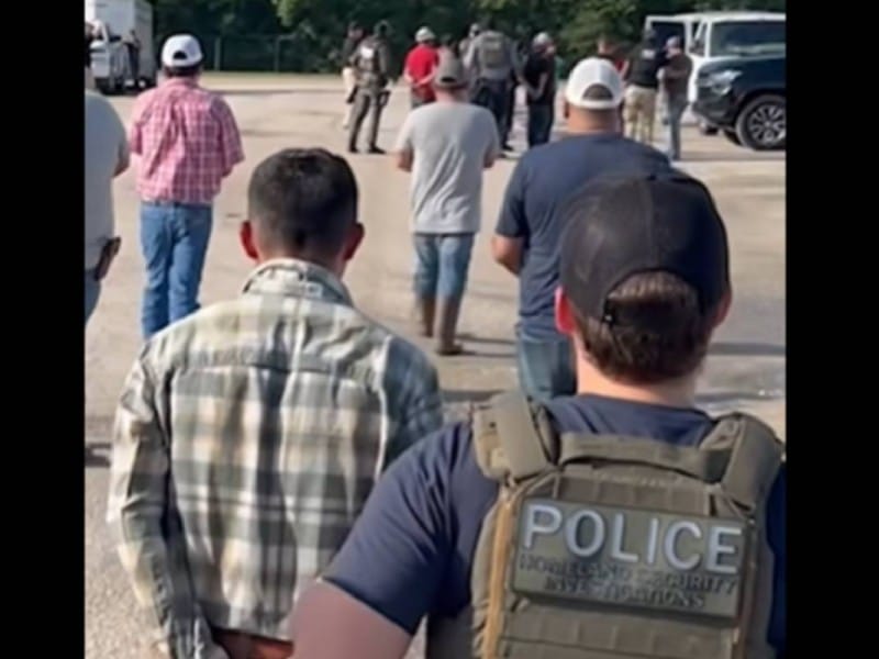 Una redada de ICE en Delta Downs Racetrack, Hotel and Casino dejó a 80 personas migrantes detenidos | Foto: Captura de pantalla