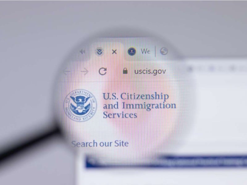 Cambios de USCIS que hacen más difícil ser ciudadano