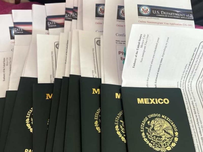 El programa Michoacanos Unidos INC gestionó la visa de Lidia en febrero de 2025, pero la entrega de documentos y el boleto de avión se retrasaron por varios meses | Foto: Michoacanos Unidos INC Facebook