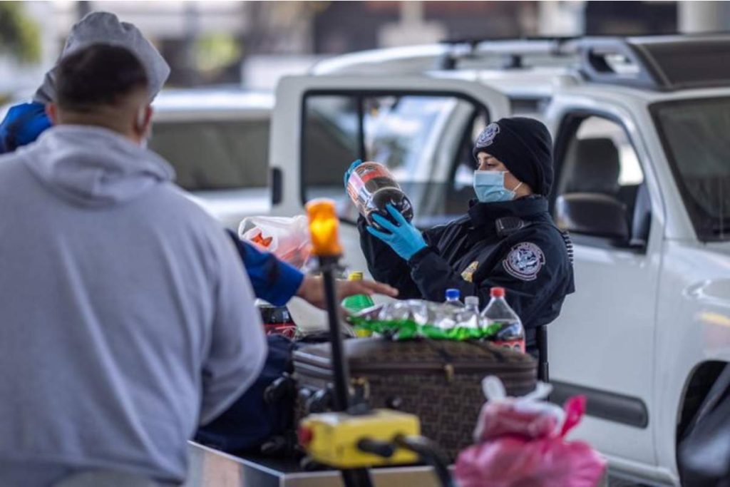 ¡Prepárate con anticipación! CBP en Laredo agiliza el cruce de la frontera para la temporada navideña 2025