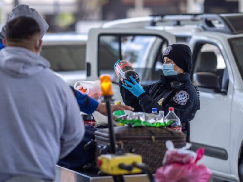 ¡Prepárate con anticipación! CBP en Laredo agiliza el cruce de la frontera para la temporada navideña 2025