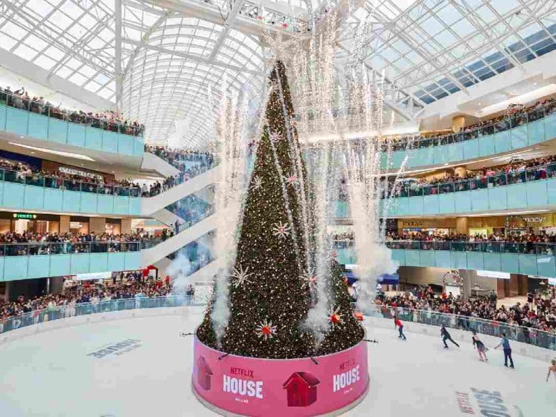 Snowday y Santaland Abren sus Puertas en Galleria Dallas para Festejar en Familia