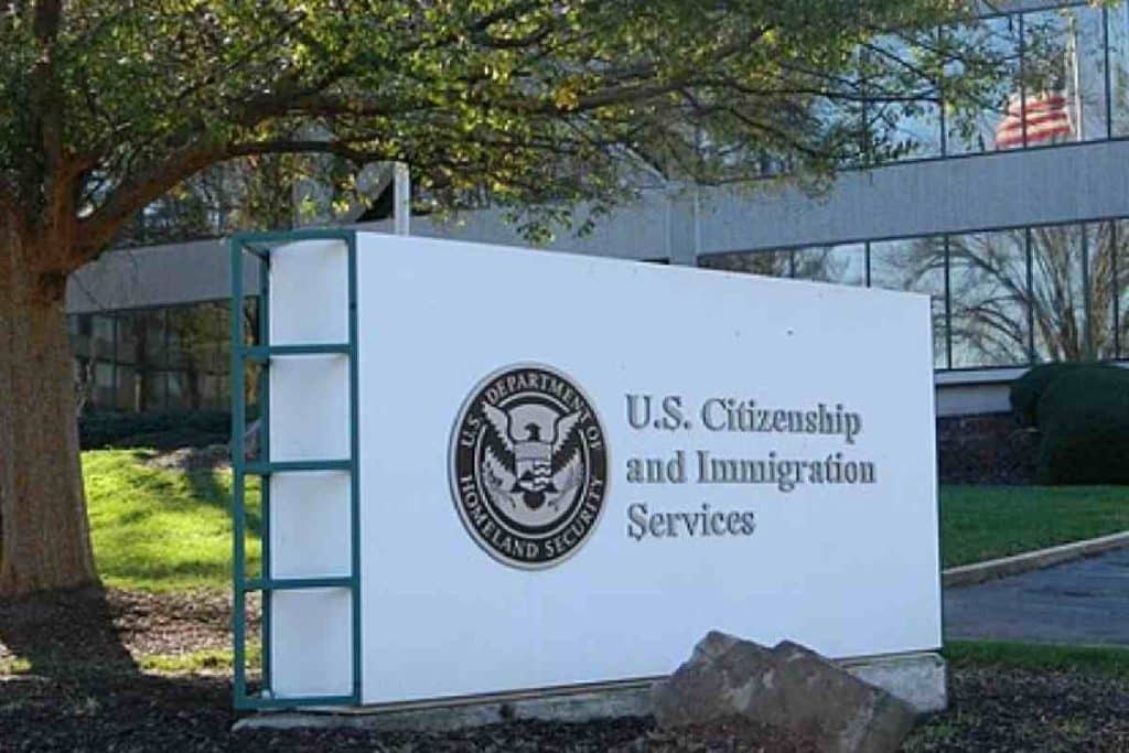 La nueva política de USCIS que restringe la entrada a USA a 19 países