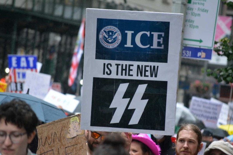 Suman 3 migrantes muertos bajo custodia de ICE en una semana