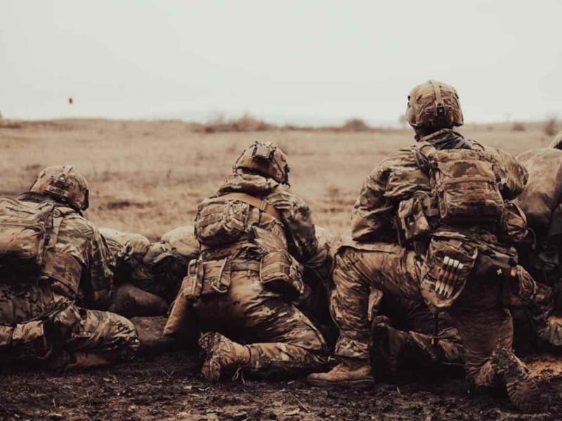 migrantes se enlisten en el Ejército