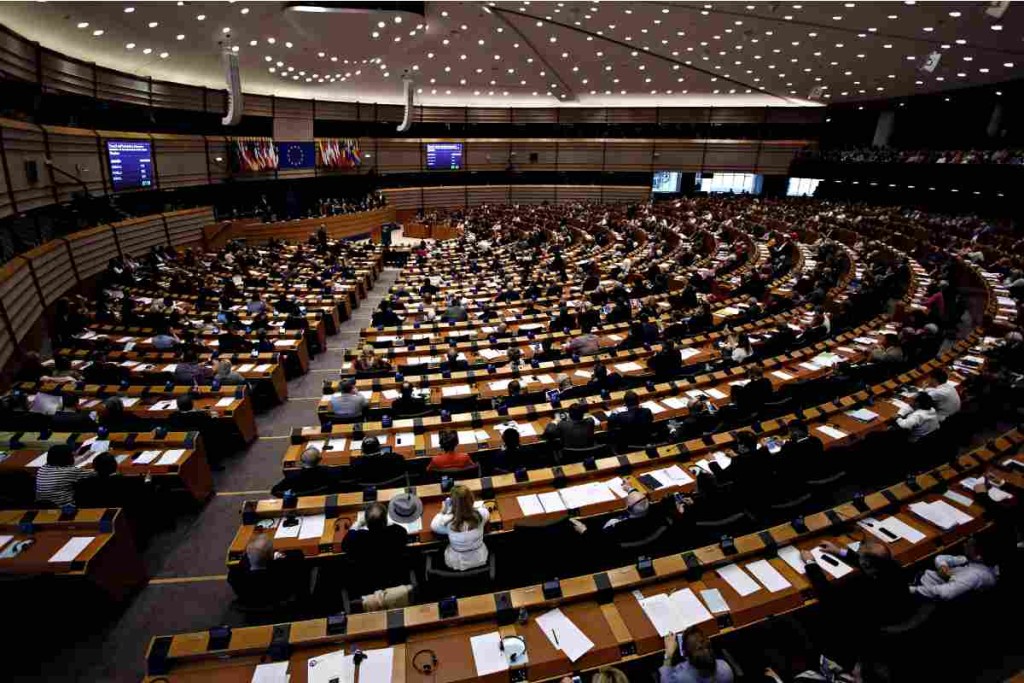 Parlamento Europeo aprueba deportación de migrantes a centros de retorno