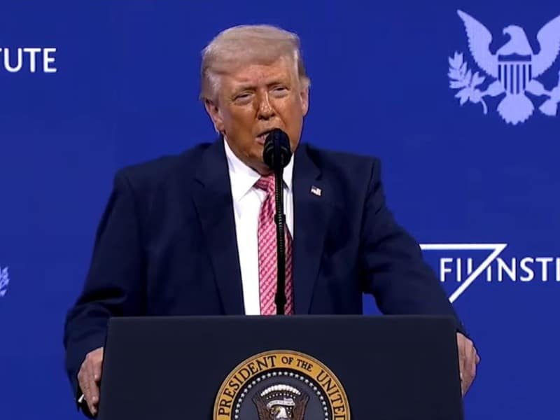 Me gusta rodearme de perdedores porque me hace sentir mejor Trump