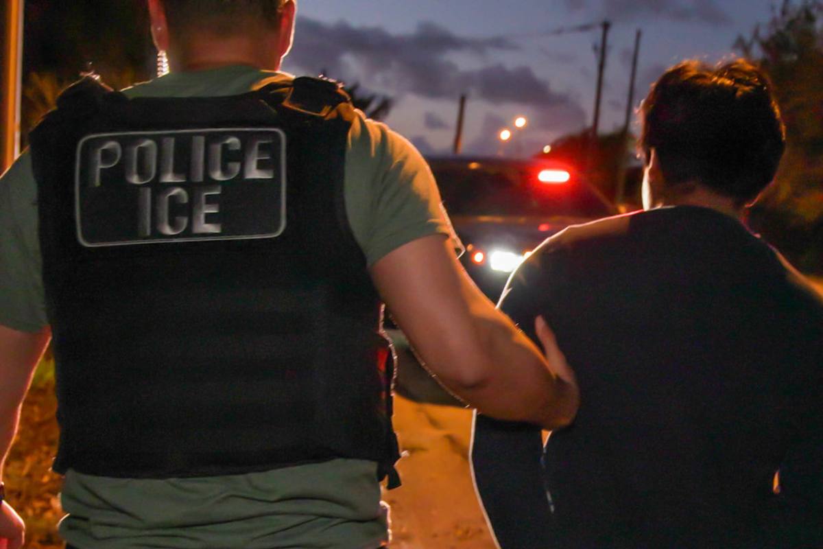 Suman 16 migrantes fallecidos bajo custodia de ICE en 2026