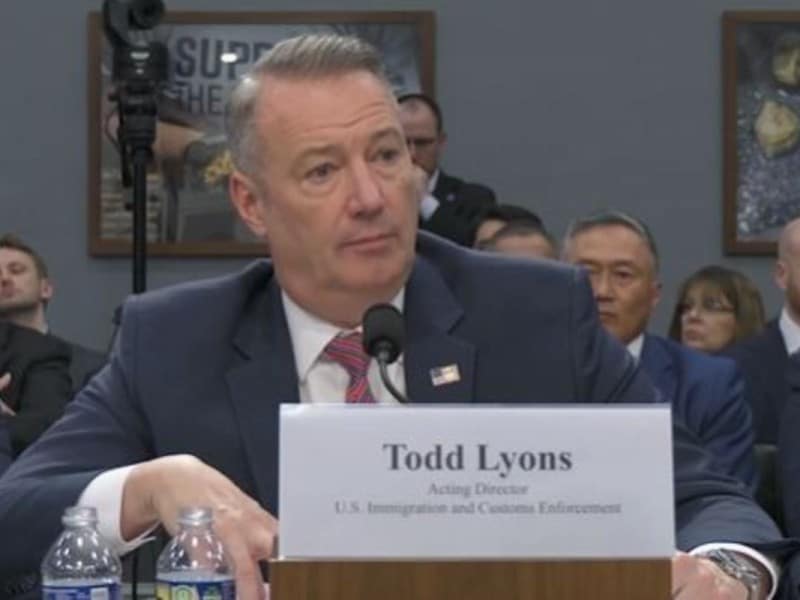 Renuncia director de ICE