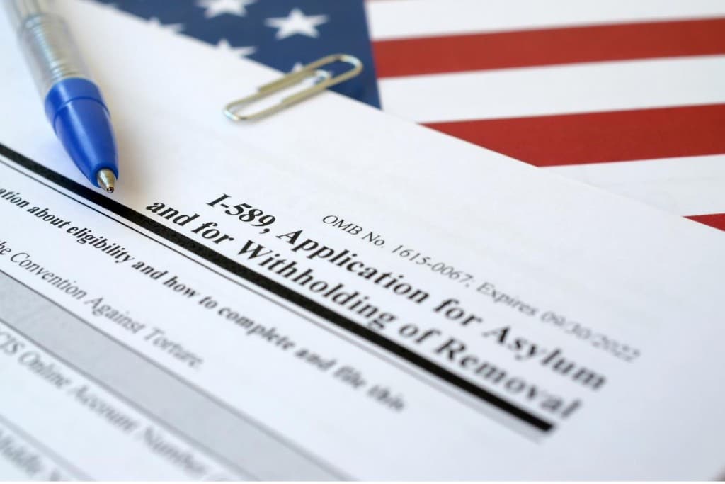 USA anuncia nueva tarifa para los solicitantes de asilo y castigos por no pagar