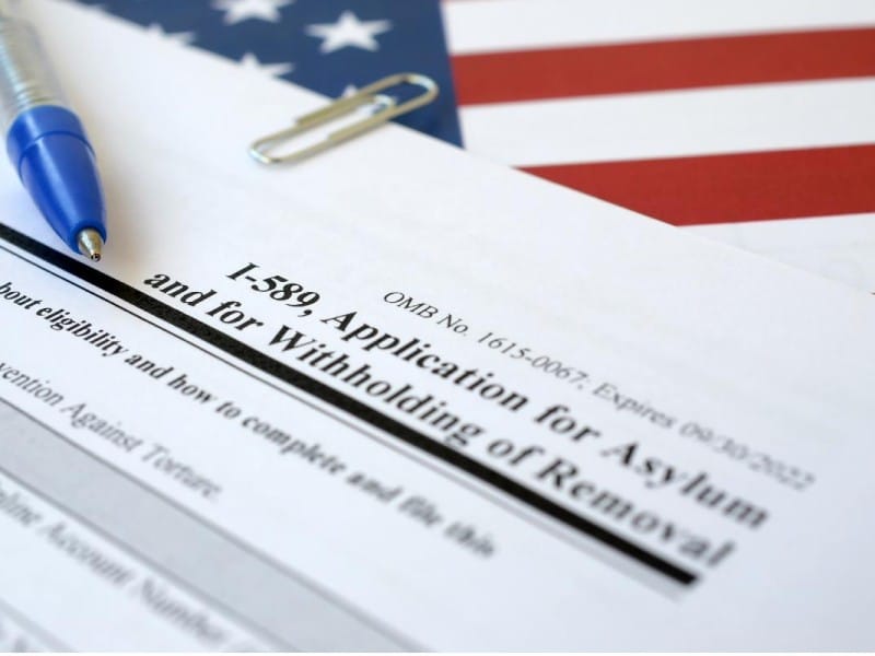 USA anuncia nueva tarifa para los solicitantes de asilo y castigos por no pagar