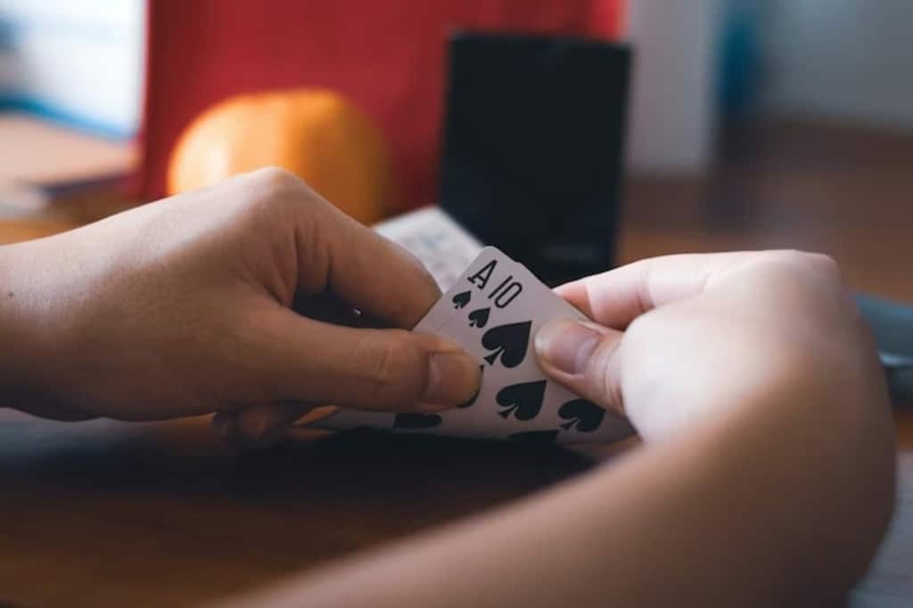 El blackjack en vivo y la nueva era del entretenimiento digital en tiempo real