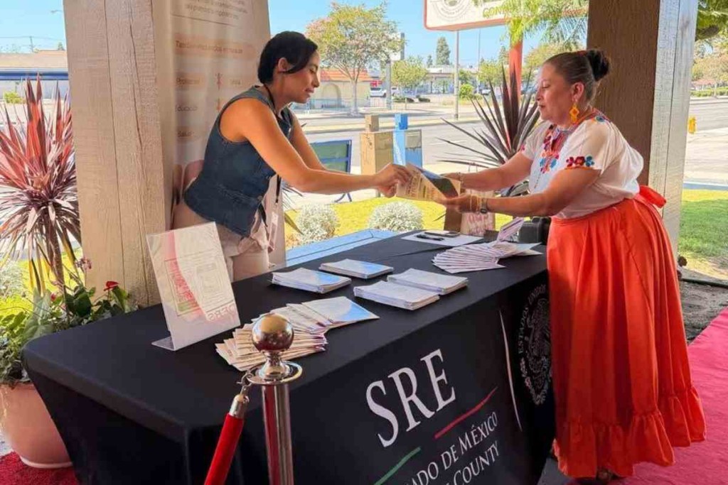 Imagen actual: consulado mexicano sobre ruedas l Foto: Consulado de México en Santa Ana