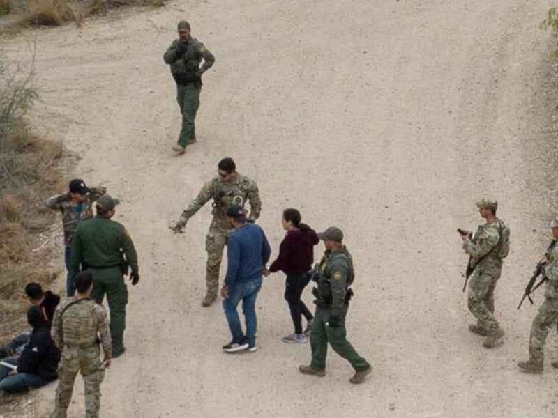 Esta imagen no correspone a la detención de migrantes en Nuevo México l Foto: Voz de América