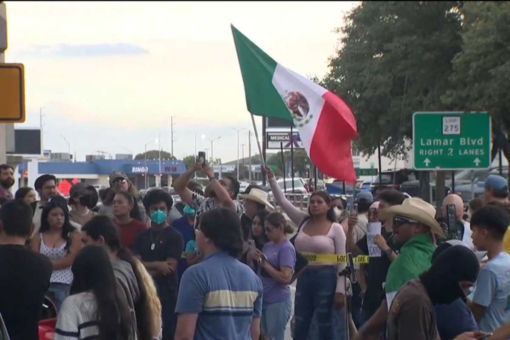 La imagen actual no tiene texto alternativo. El nombre del archivo es: protestas-en-Austin.jpg