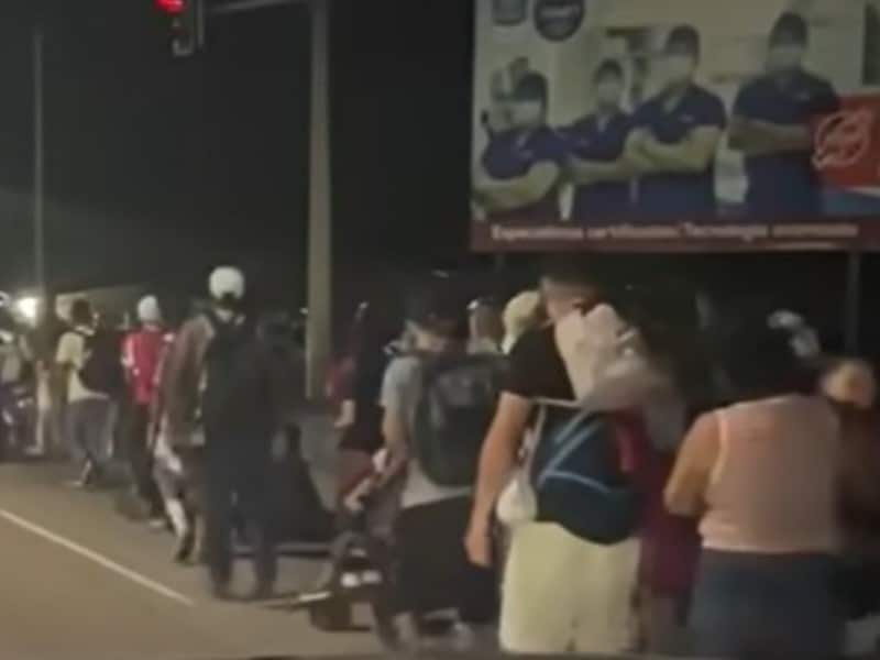 Una nueva caravana de 400 hondureños parte de San Pedro Sula rumbo a la frontera con Guatemala