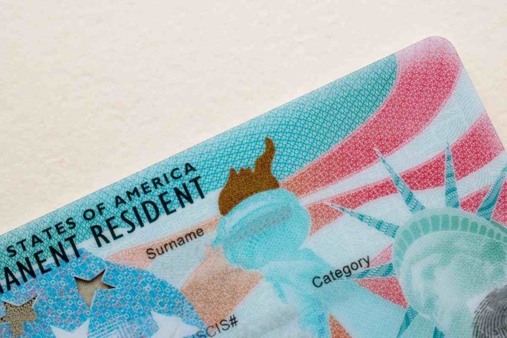 deportar a un residente con Green Card a México Depositphotos
