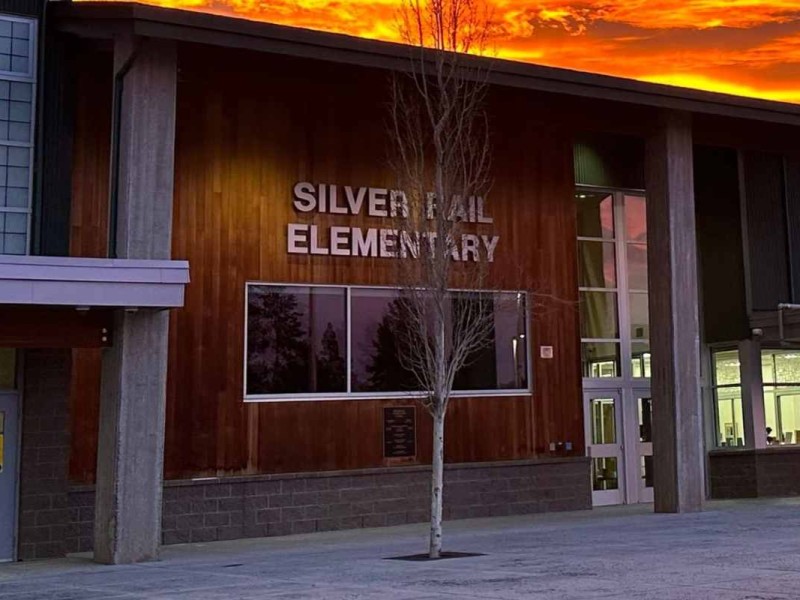 Tres niños y un adulto mueren en un tiroteo en una escuela primaria Silver Rail Elementary School de Bend Oregón tiroteo escolar en Oregon