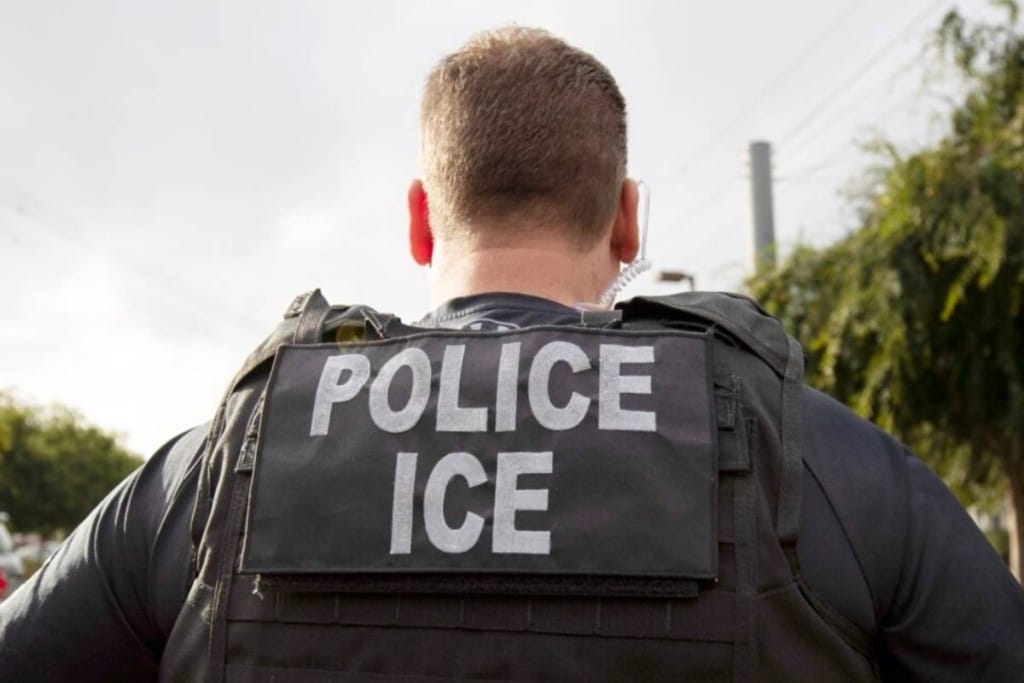 Imagen actual: Es legal que ICE esté cerca de los centros de votación ICE en los centros de votación