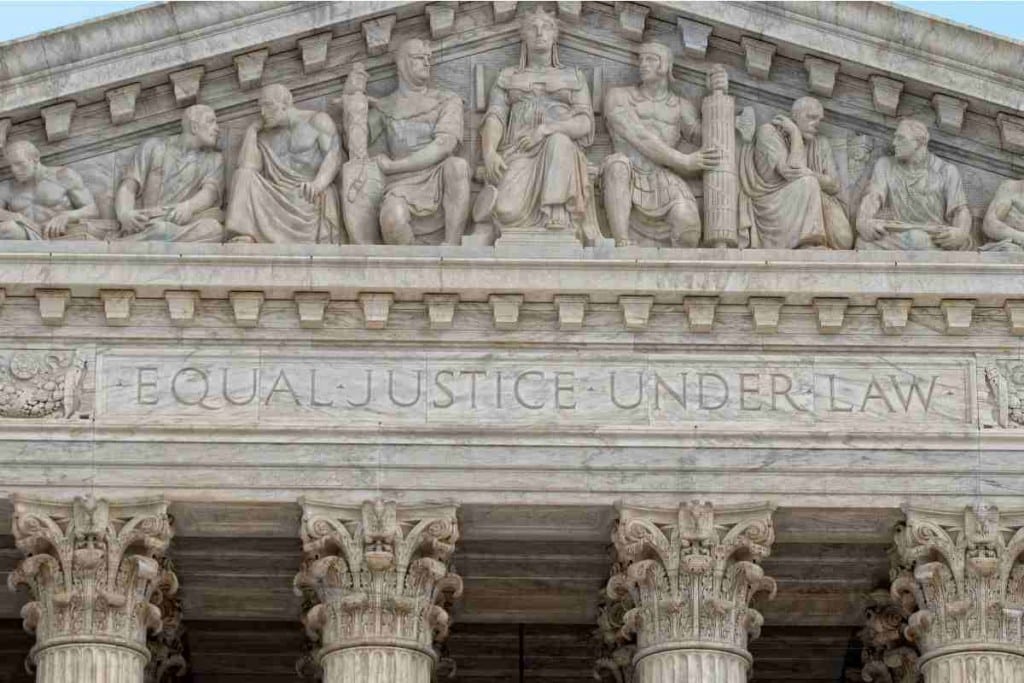 La Corte Suprema rechaza intervenir en disputa sobre política migratoria y mantiene el bloqueo al cierre administrativo
cierre administrativo